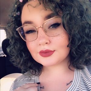 Meet your Posher, Mackayla